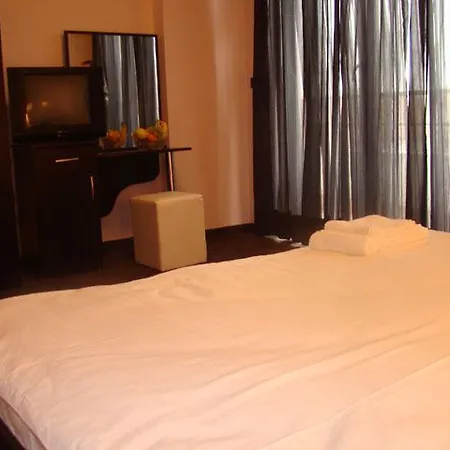 Hotel Family Santana 2*
